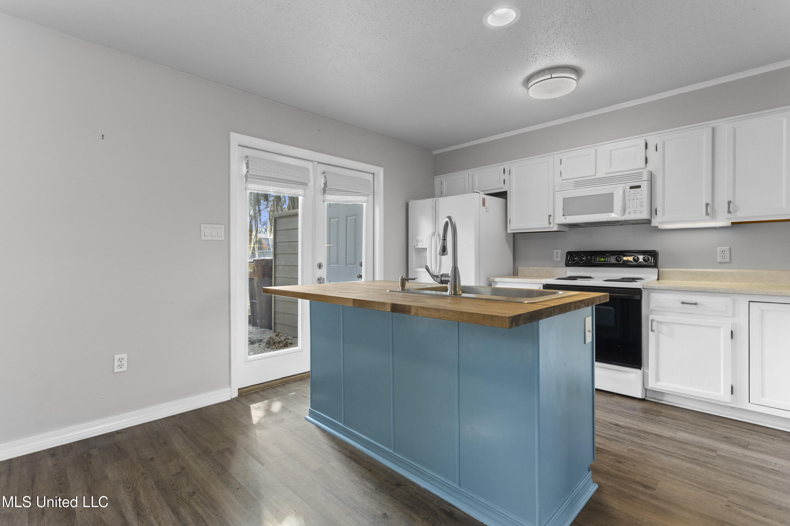 495 Old Popp's Ferry Road, Unit 5 Biloxi, MS 39531 - Photo 16 of 53 0008