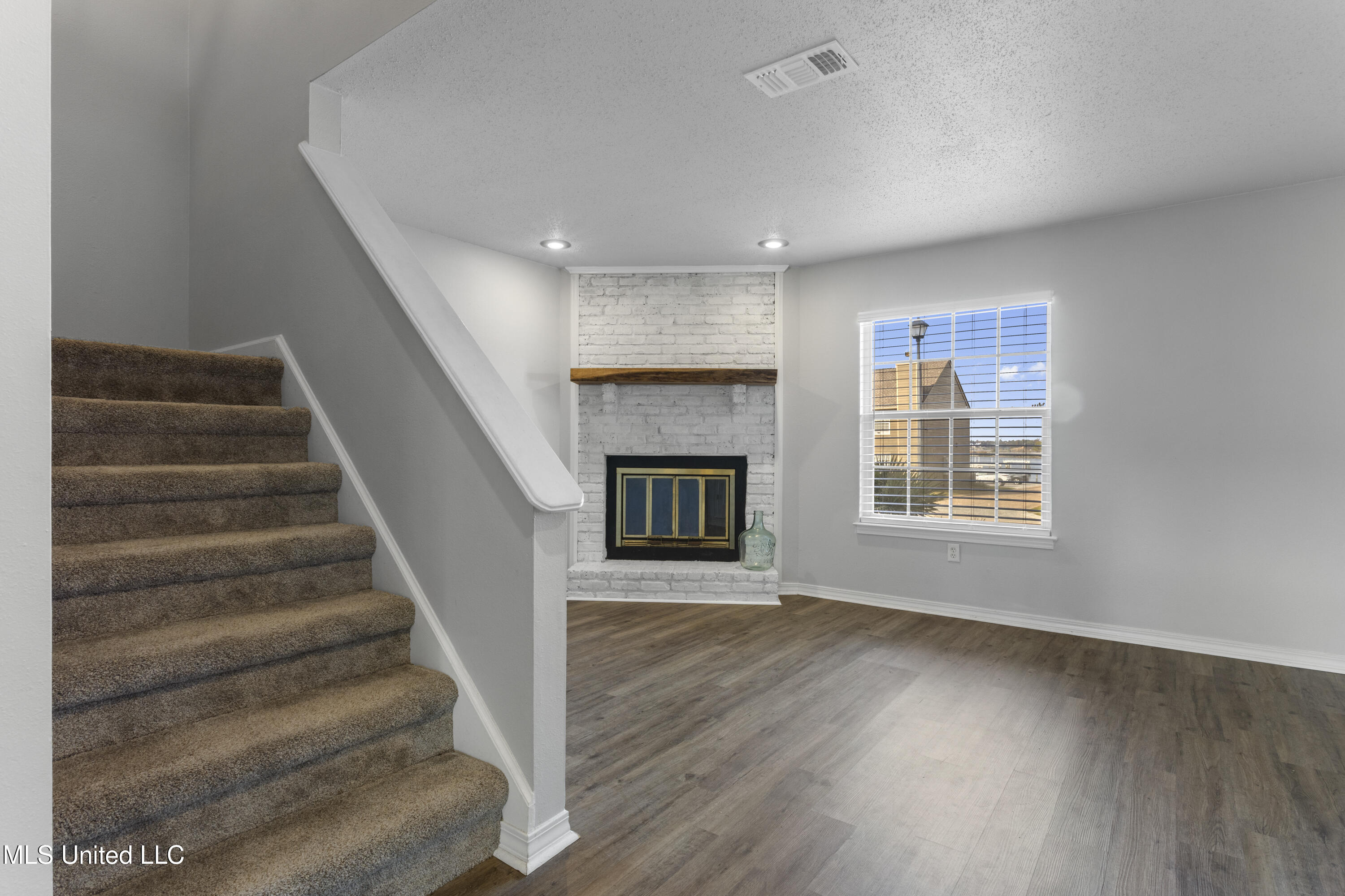 495 Old Popp's Ferry Road, Unit 5 Biloxi, MS 39531 - Photo 20 of 56 0017