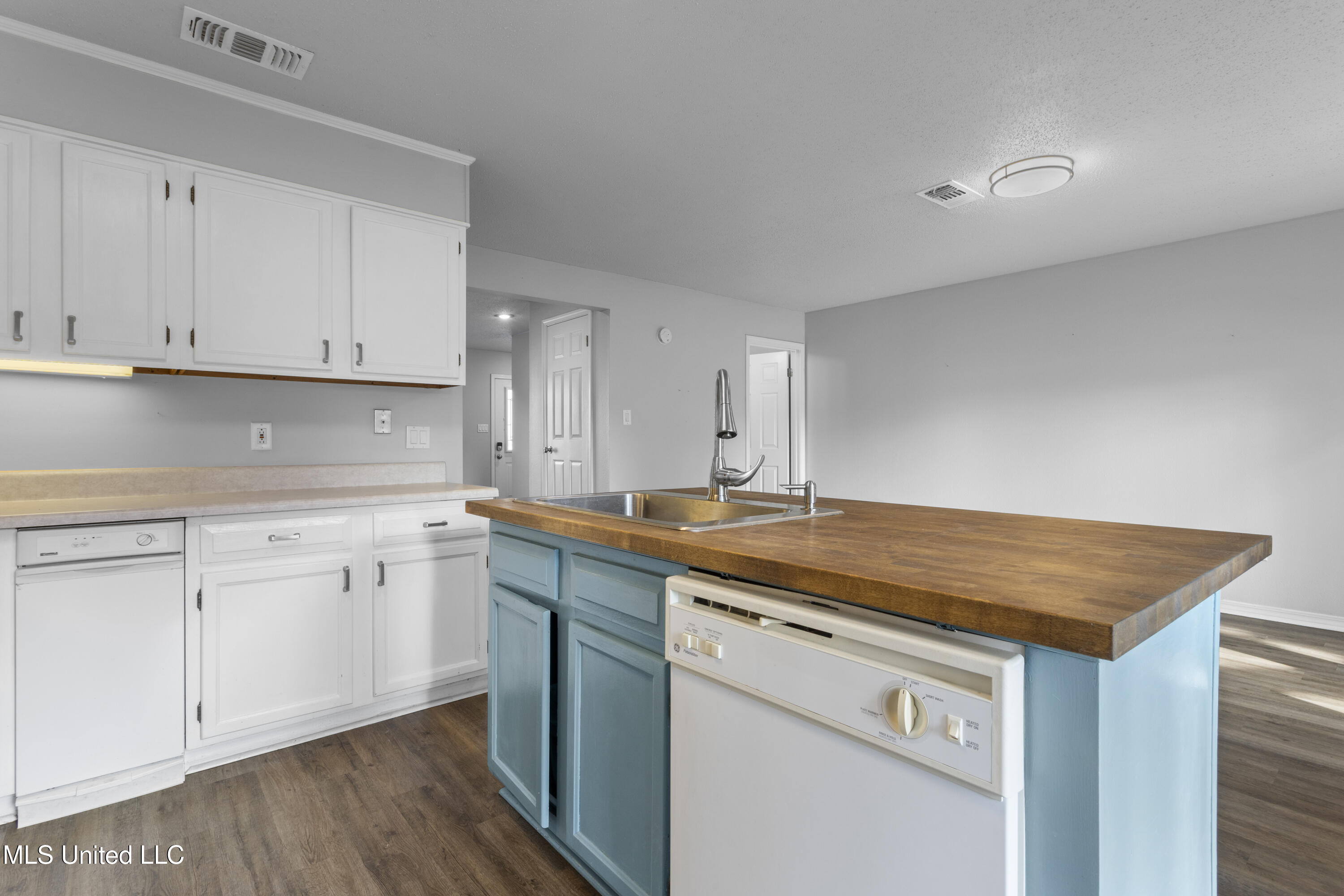 495 Old Popp's Ferry Road, Unit 5 Biloxi, MS 39531 - Photo 21 of 53 0013