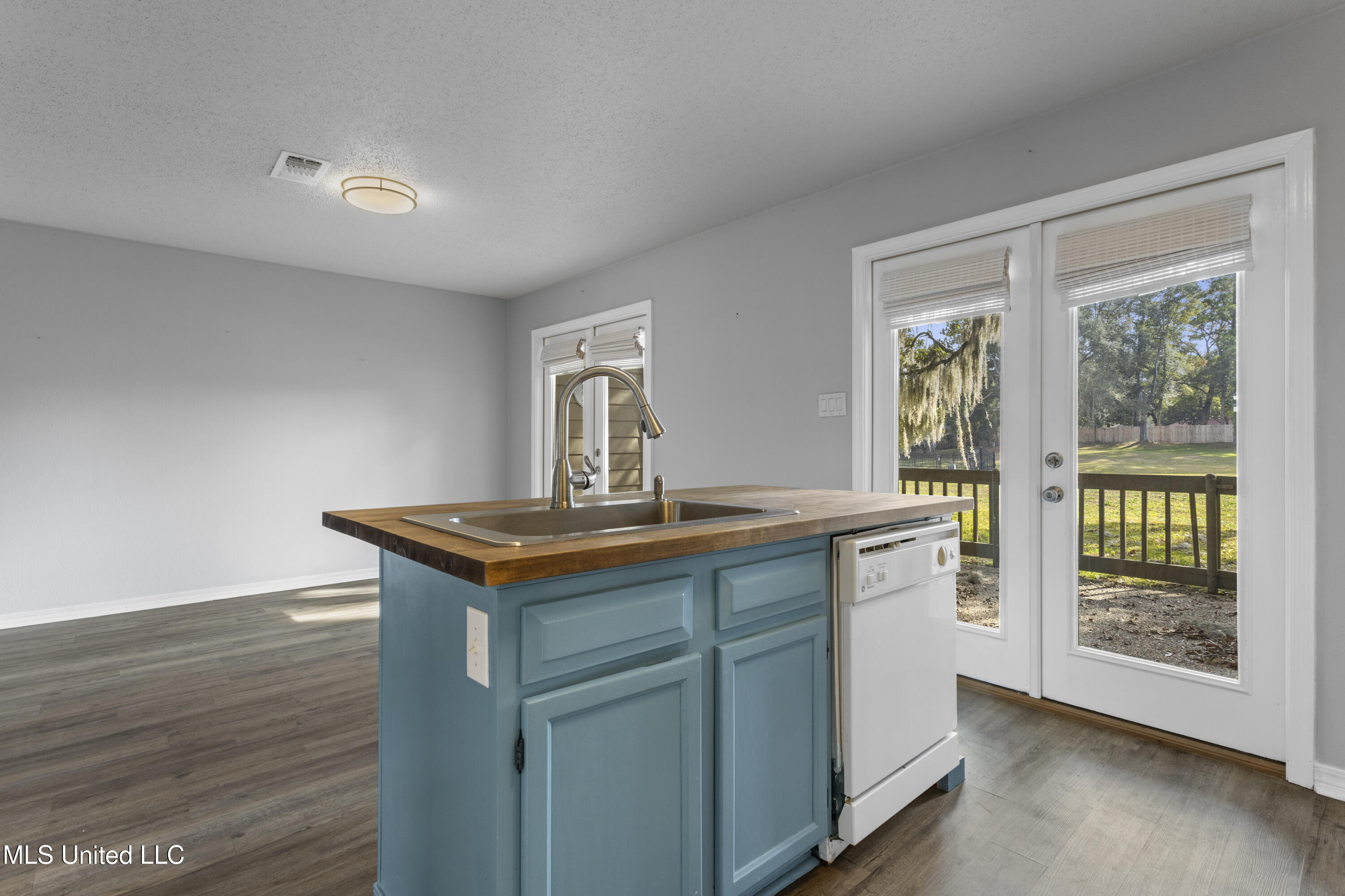 495 Old Popp's Ferry Road, Unit 5 Biloxi, MS 39531 - Photo 22 of 53 0014