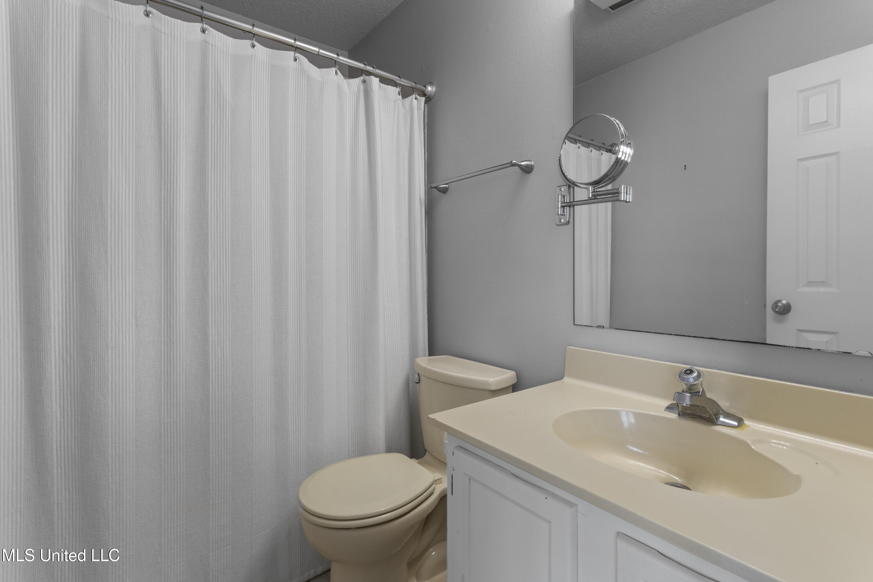495 Old Popp's Ferry Road, Unit 5 Biloxi, MS 39531 - Photo 27 of 56 0022