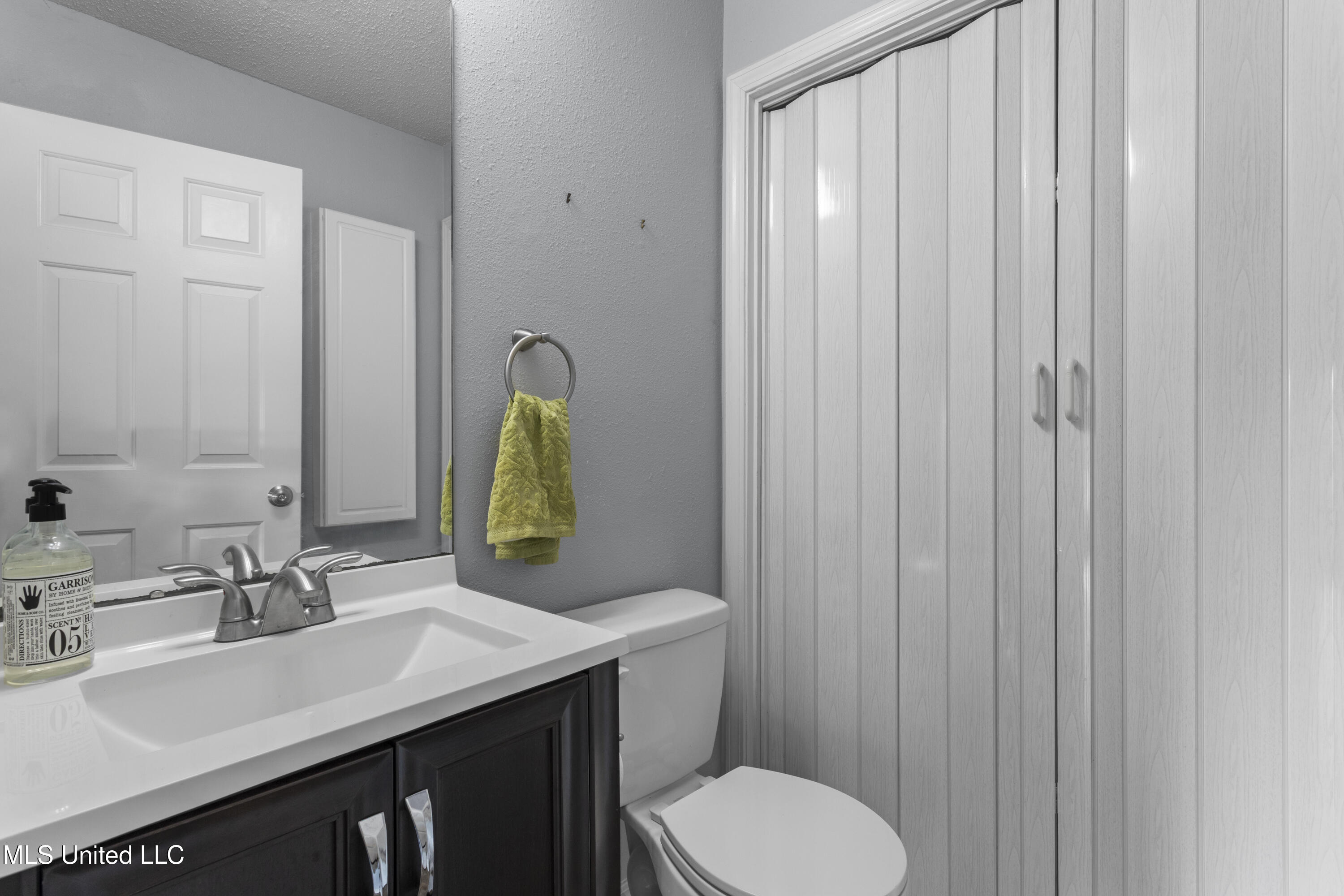 495 Old Popp's Ferry Road, Unit 5 Biloxi, MS 39531 - Photo 37 of 53 0030