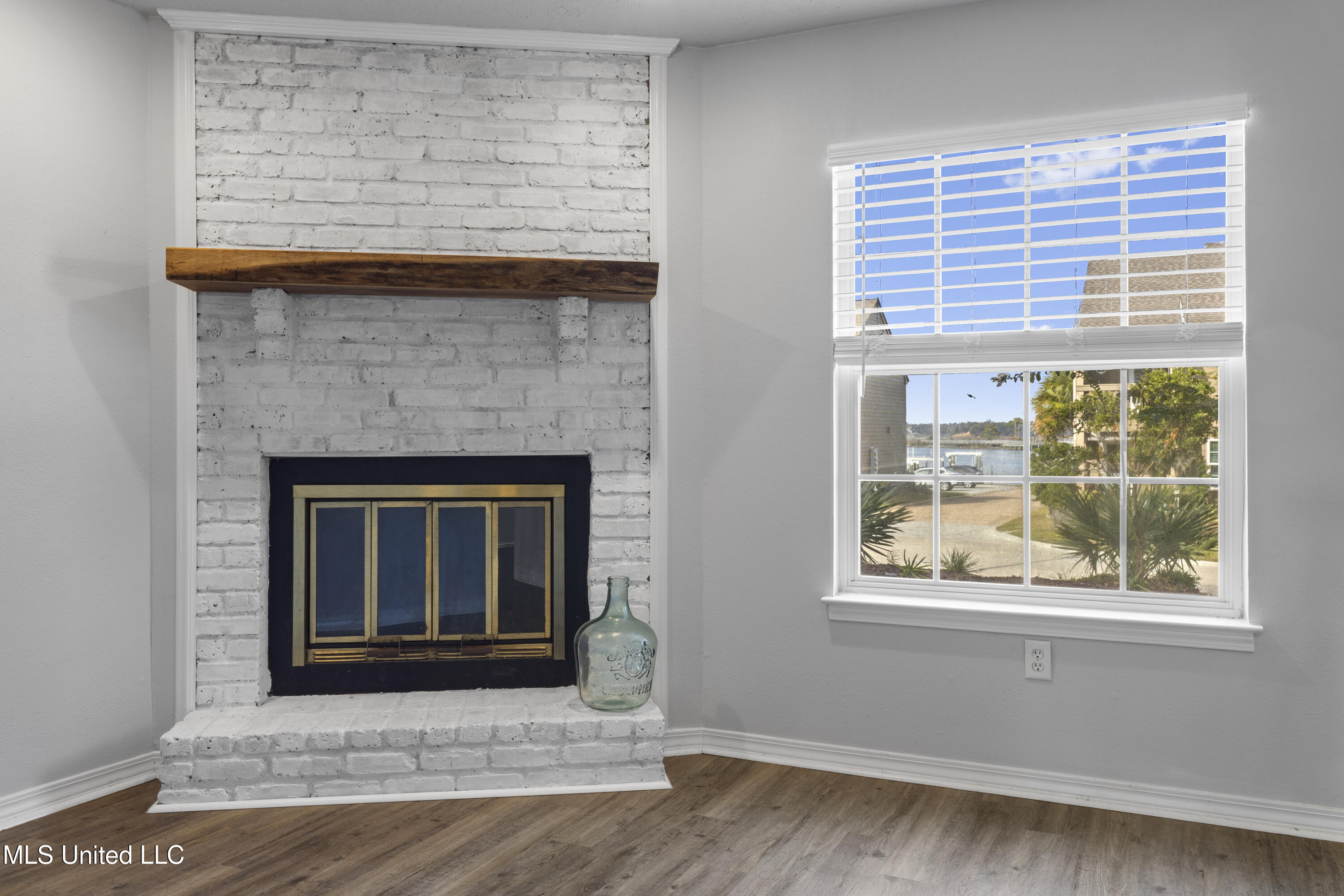 495 Old Popp's Ferry Road, Unit 5 Biloxi, MS 39531 - Photo 8 of 56 0004