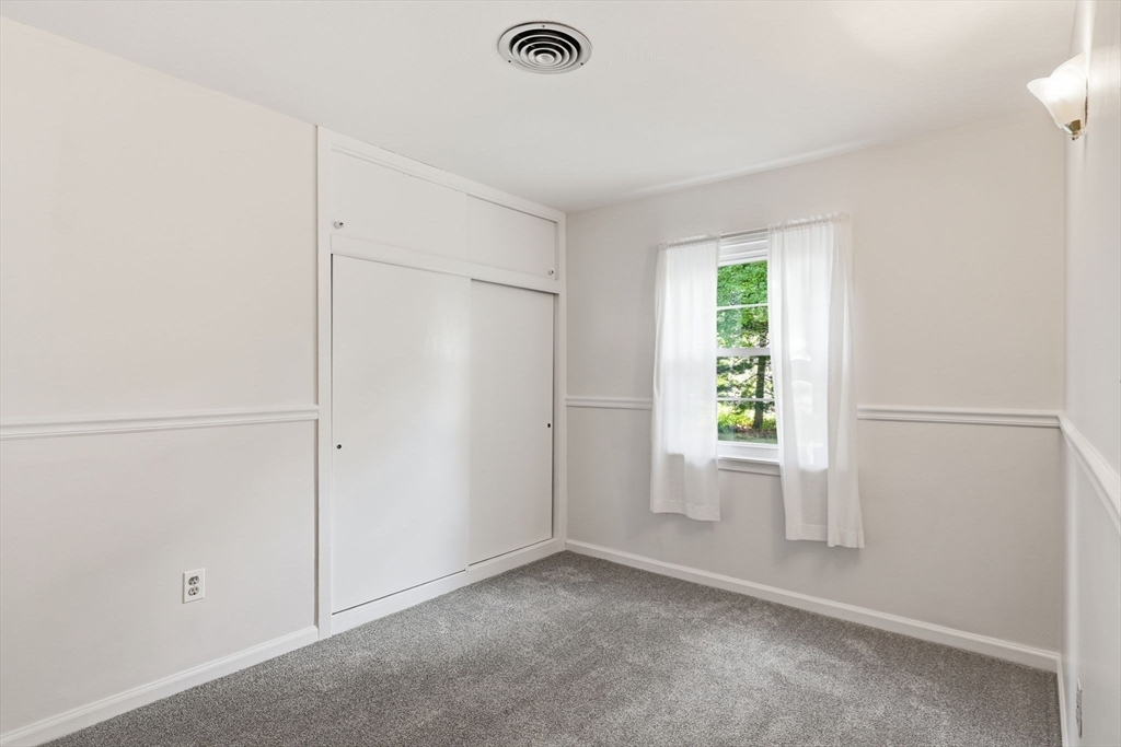 291 Old Farm Road Springfield, MA 01119 - Photo 16 of 34