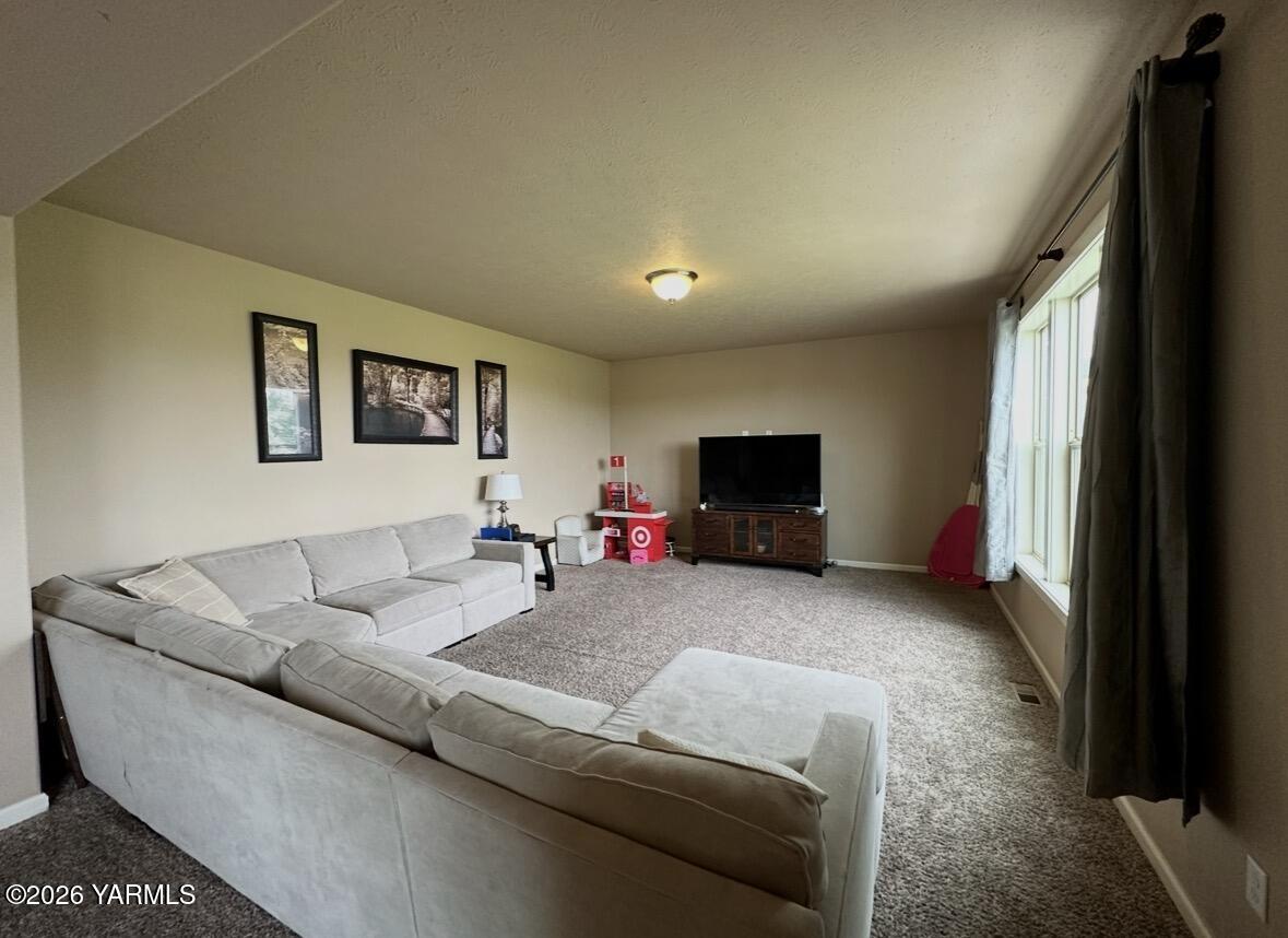 671 Tibbling Road Selah, WA 98942 - Photo 8 of 29 IMG_0957
