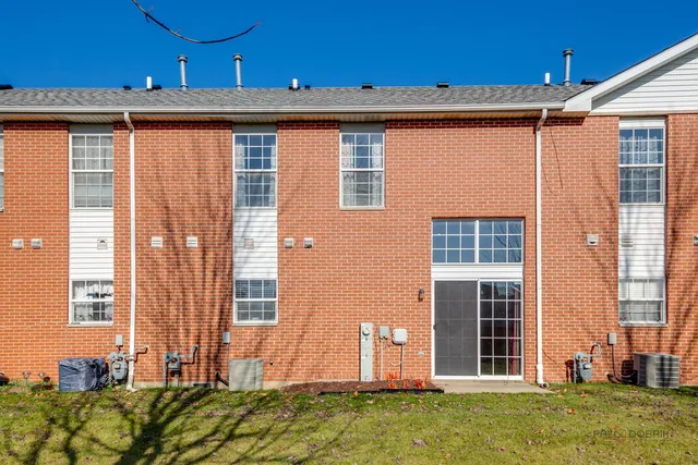 $1,700 | 1544 Anderson Trail, Zion, IL 60099