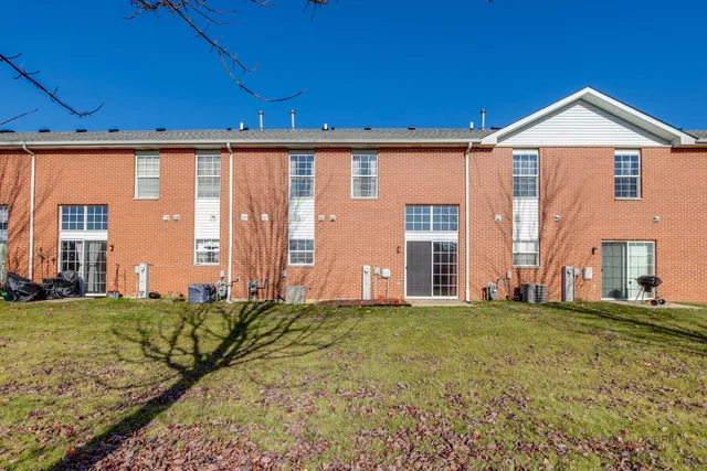 $1,700 | 1544 Anderson Trail, Zion, IL 60099