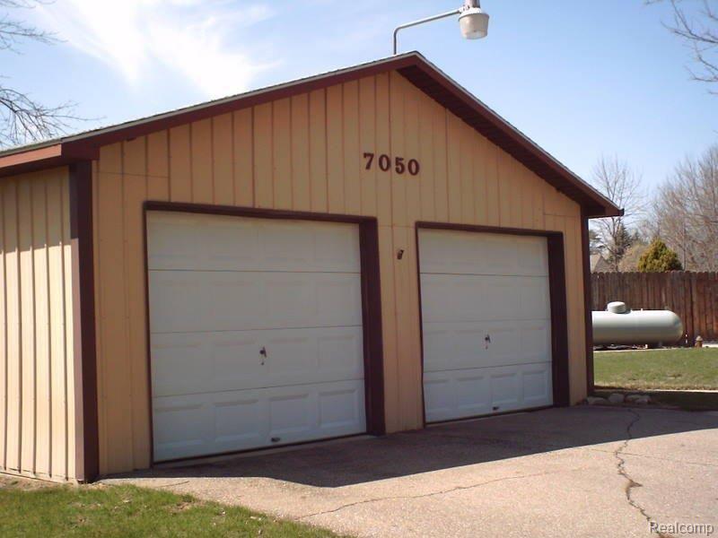 7050 South Durand Road Durand, MI 48429 - Photo 17 of 18 garagepole barn 24x32.jpg