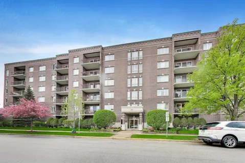 $310,000 | 1327 Brown Street, Unit 407, Des Plaines, IL 60016