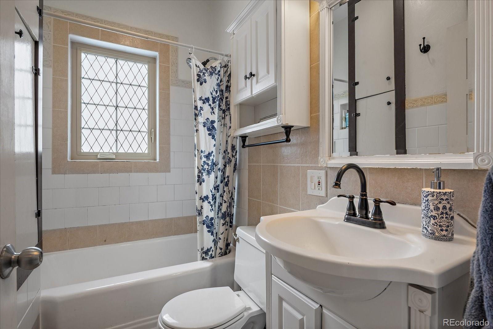 2002 Baseline Road Boulder, CO 80302 - Photo 11 of 31 a bathroom with a sink toilet and bathtub