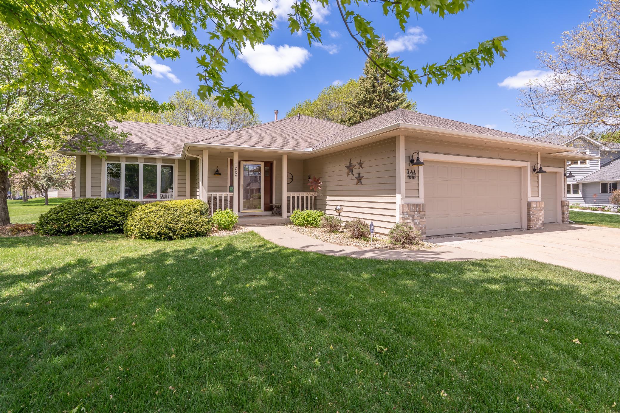 1209 Sunflower Circle Shakopee, MN 55379 - Photo 1 of 48