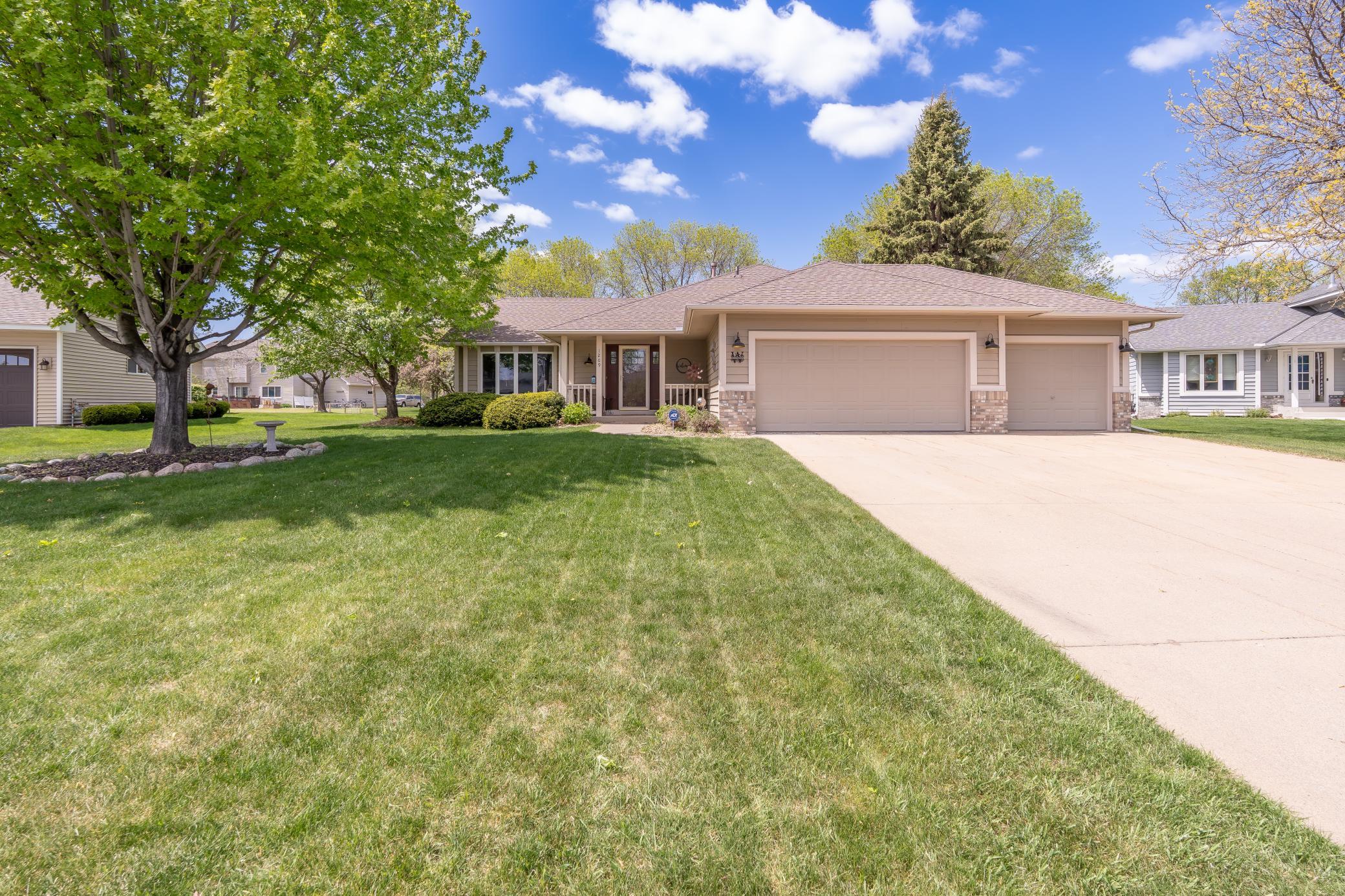 1209 Sunflower Circle Shakopee, MN 55379 - Photo 3 of 48