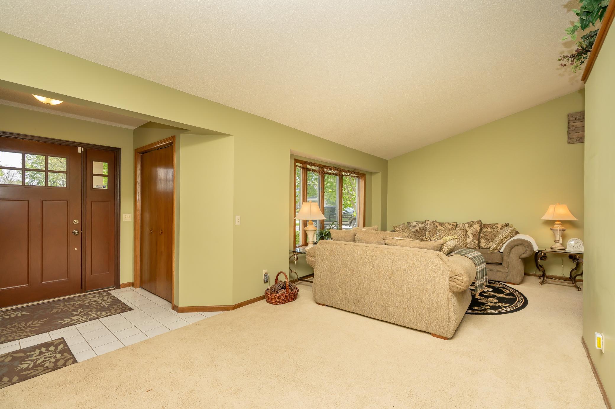 1209 Sunflower Circle Shakopee, MN 55379 - Photo 6 of 48