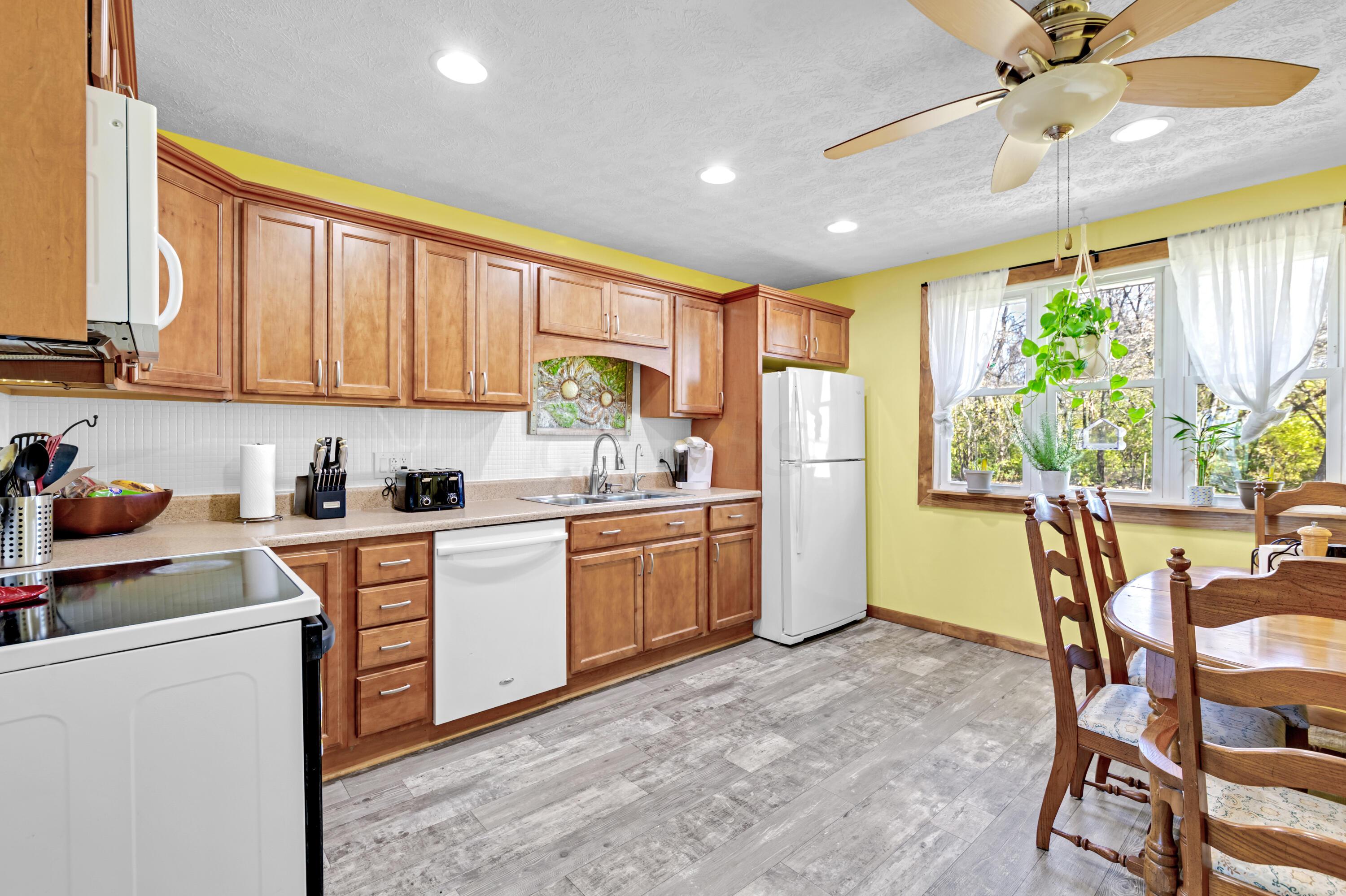 1842 Smeltzer Road Marion, OH 43302 - Photo 7 of 39 008-1842SmeltzerRd-Marion-OH-FULL
