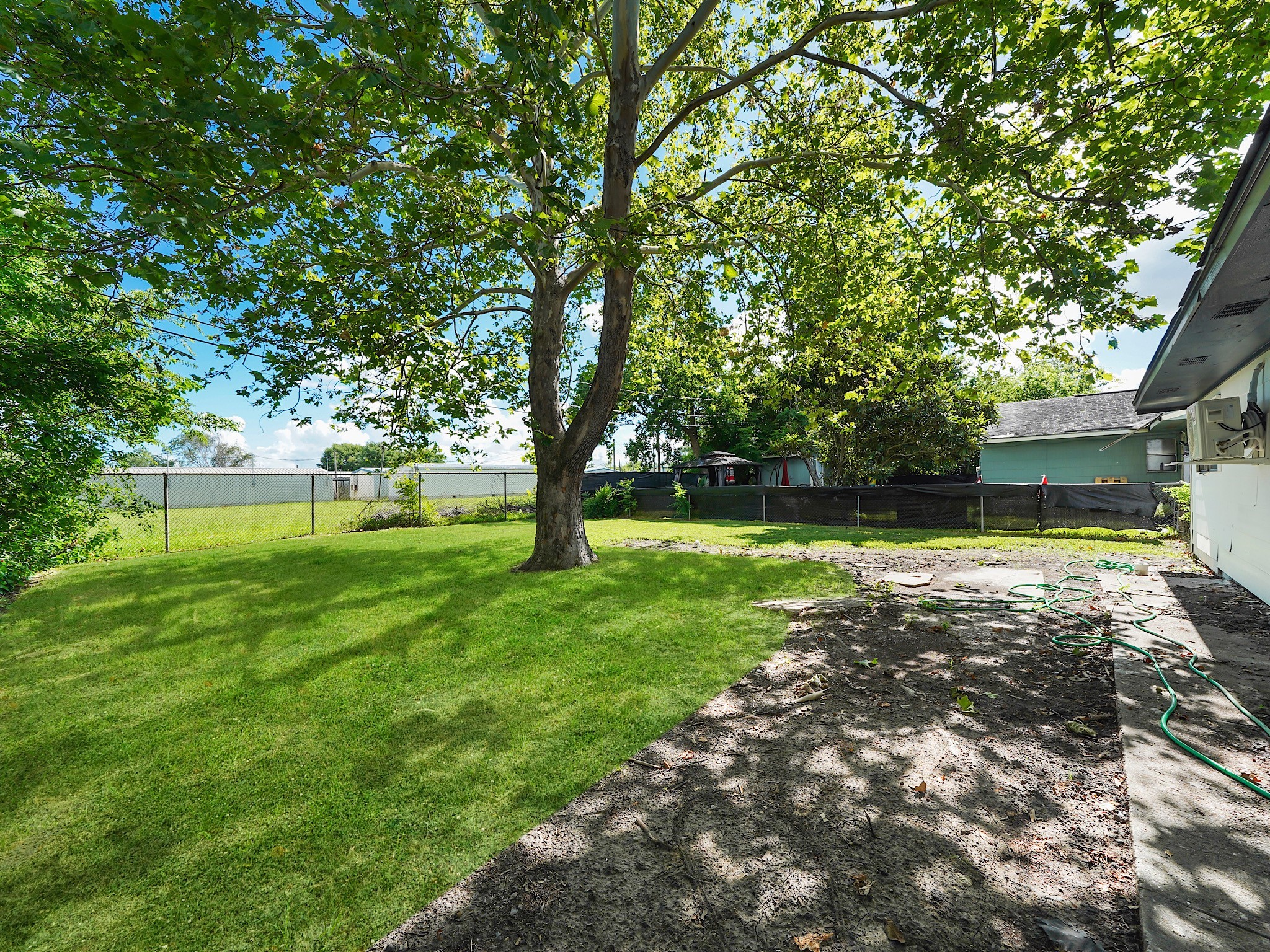3607 Marchant Road Houston, TX 77047 - Photo 14 of 18 a view of yard with tree s