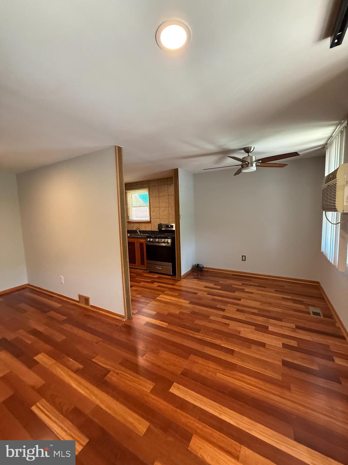10786 Lockart Road Philadelphia, PA 19116 - Photo 3 of 9 Gallery Image 3