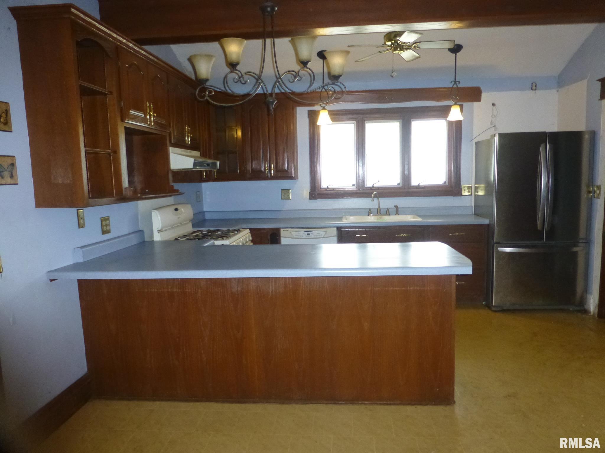 121 East Fortune Street Virden, IL 62690 - Photo 9 of 24
