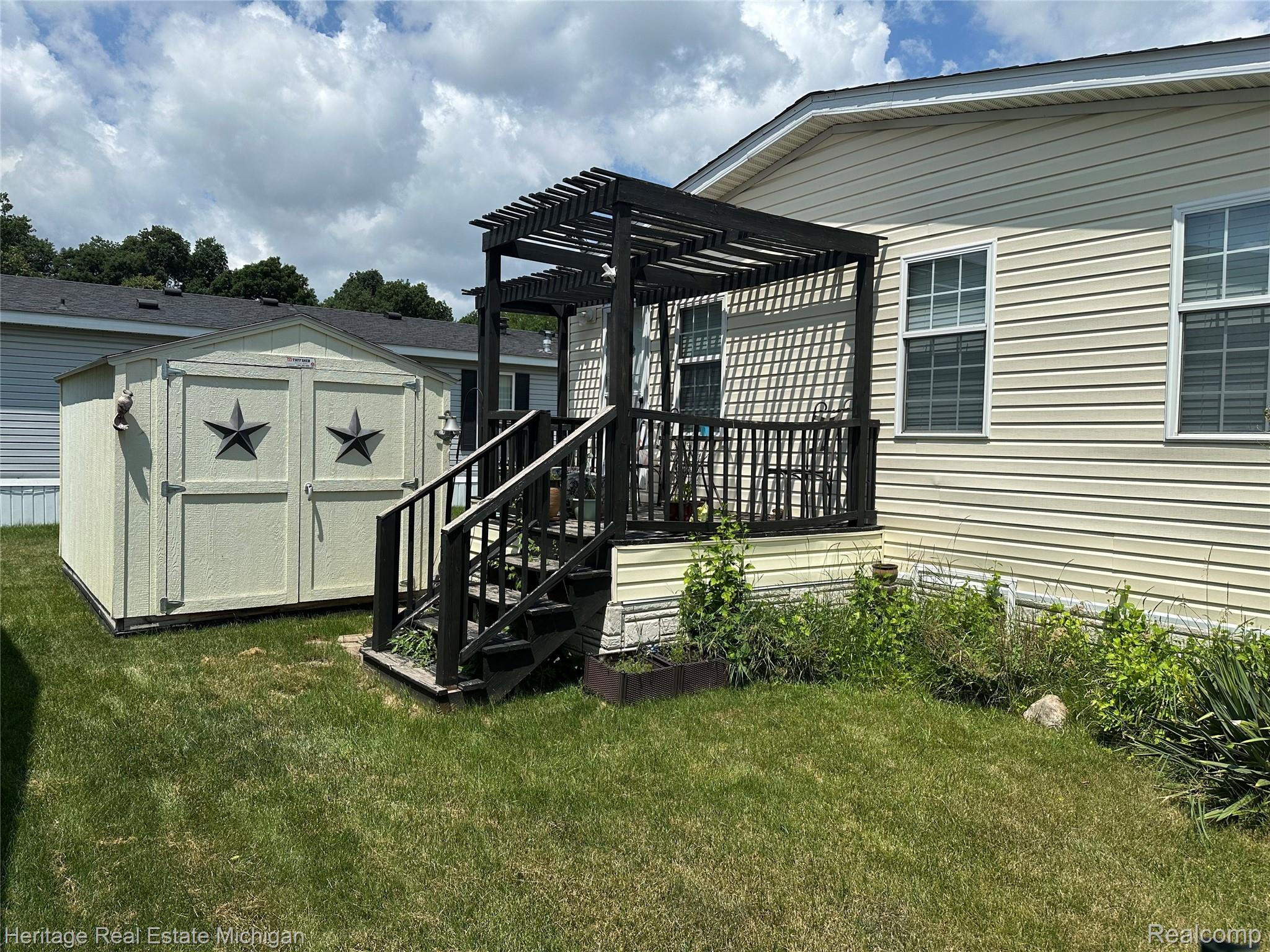 188 Chinkapin Rill Fenton, MI 48430 - Photo 2 of 7 Great for nice evenings