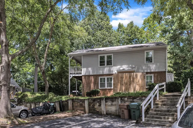 a view of a house with backyard and sitting area