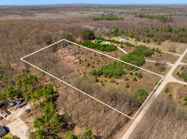 $595,000 | 3470 Autumn Mist Lane, Thompsonville, MI 49683
