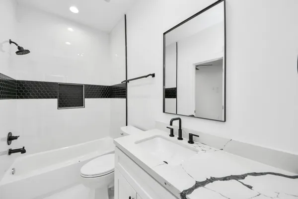 $2,250 | 5029 Broom Street, Unit B, Houston, TX 77091