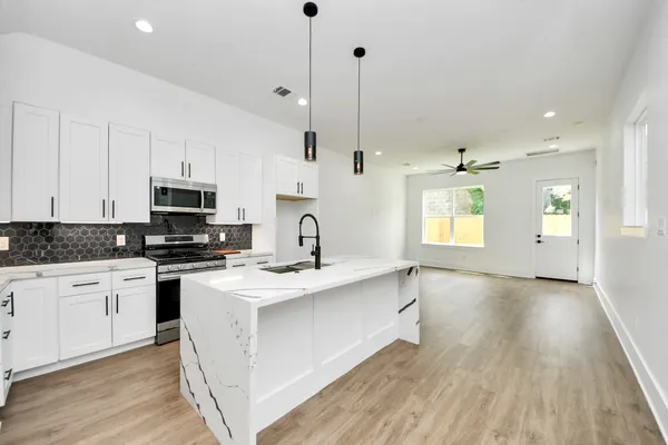 $2,250 | 5029 Broom Street, Unit B, Houston, TX 77091
