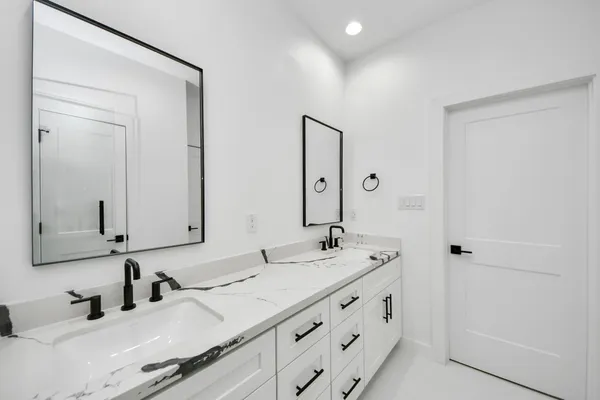$2,250 | 5029 Broom Street, Unit B, Houston, TX 77091