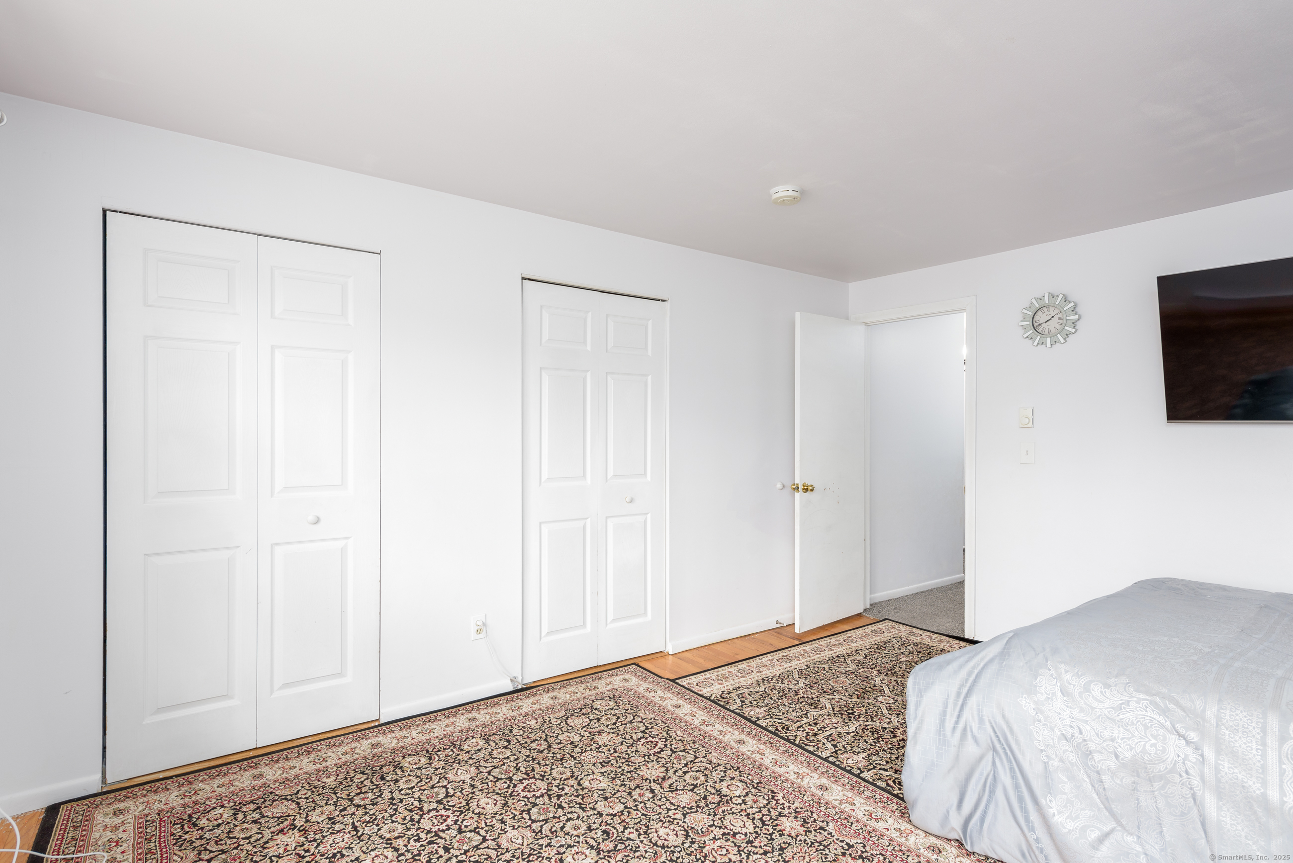 280 East Main Street, Unit E6 Clinton, CT 06413 - Photo 23 of 33 a bedroom with a bed and a flat screen tv