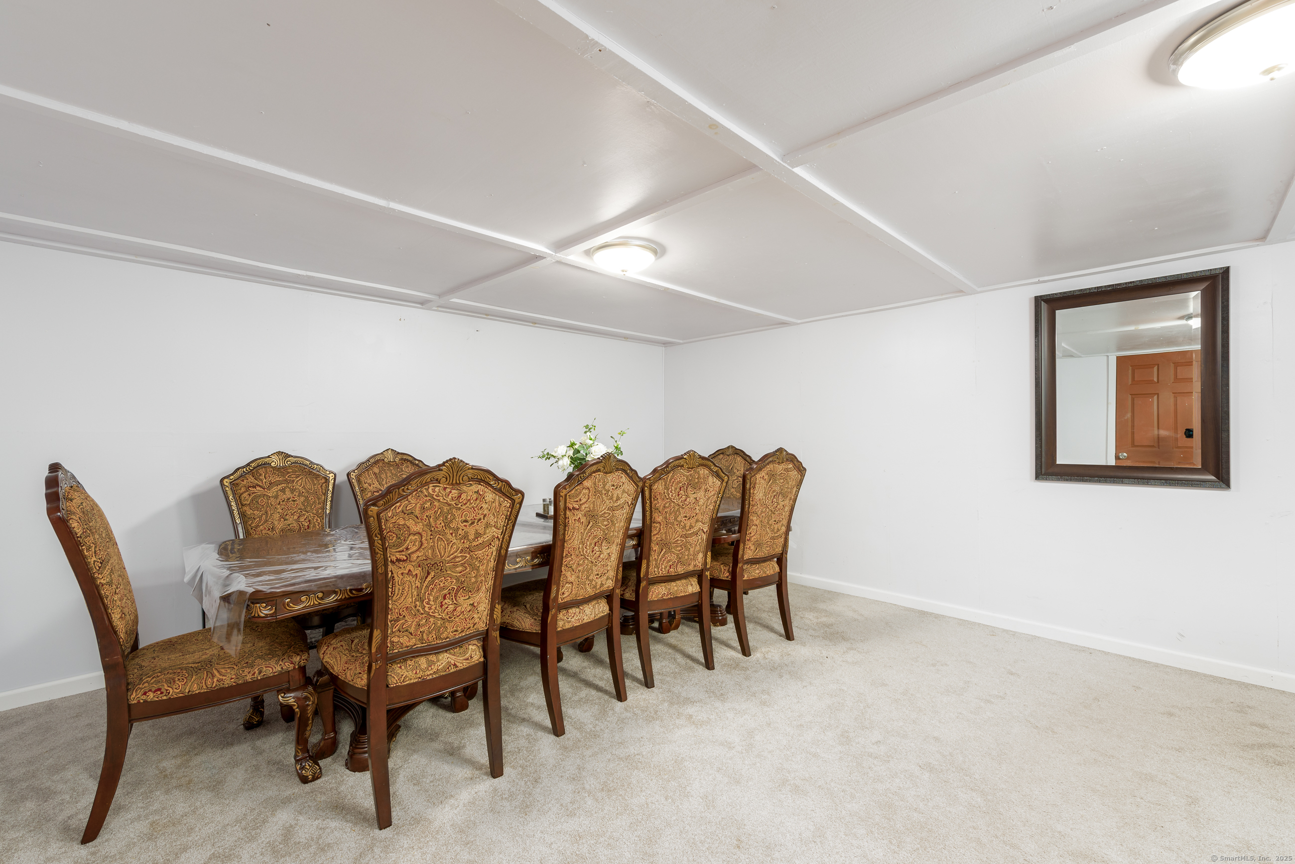 280 East Main Street, Unit E6 Clinton, CT 06413 - Photo 28 of 33 a view of a dining room with furniture