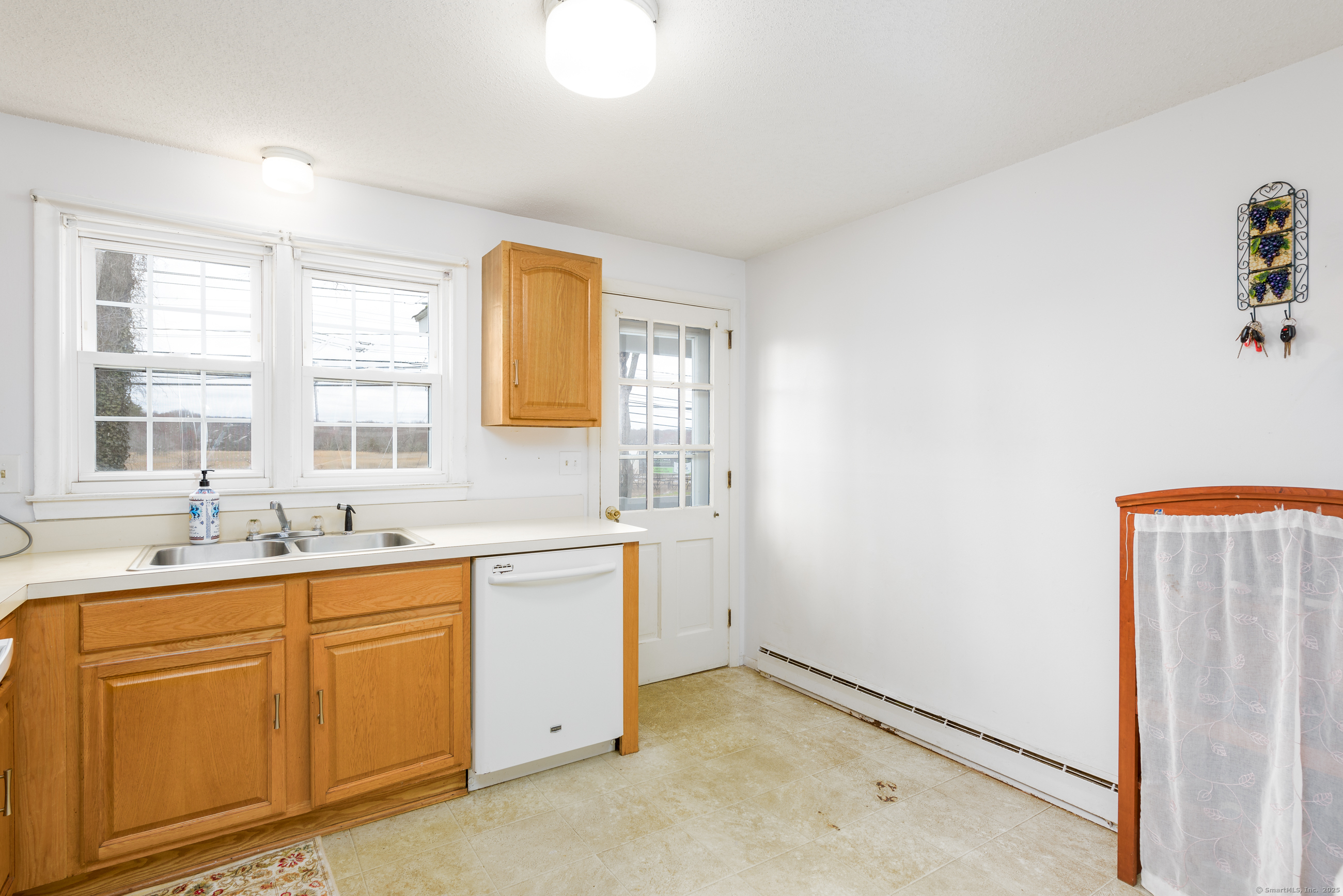 280 East Main Street, Unit E6 Clinton, CT 06413 - Photo 10 of 33 a bathroom with a sink and a mirror