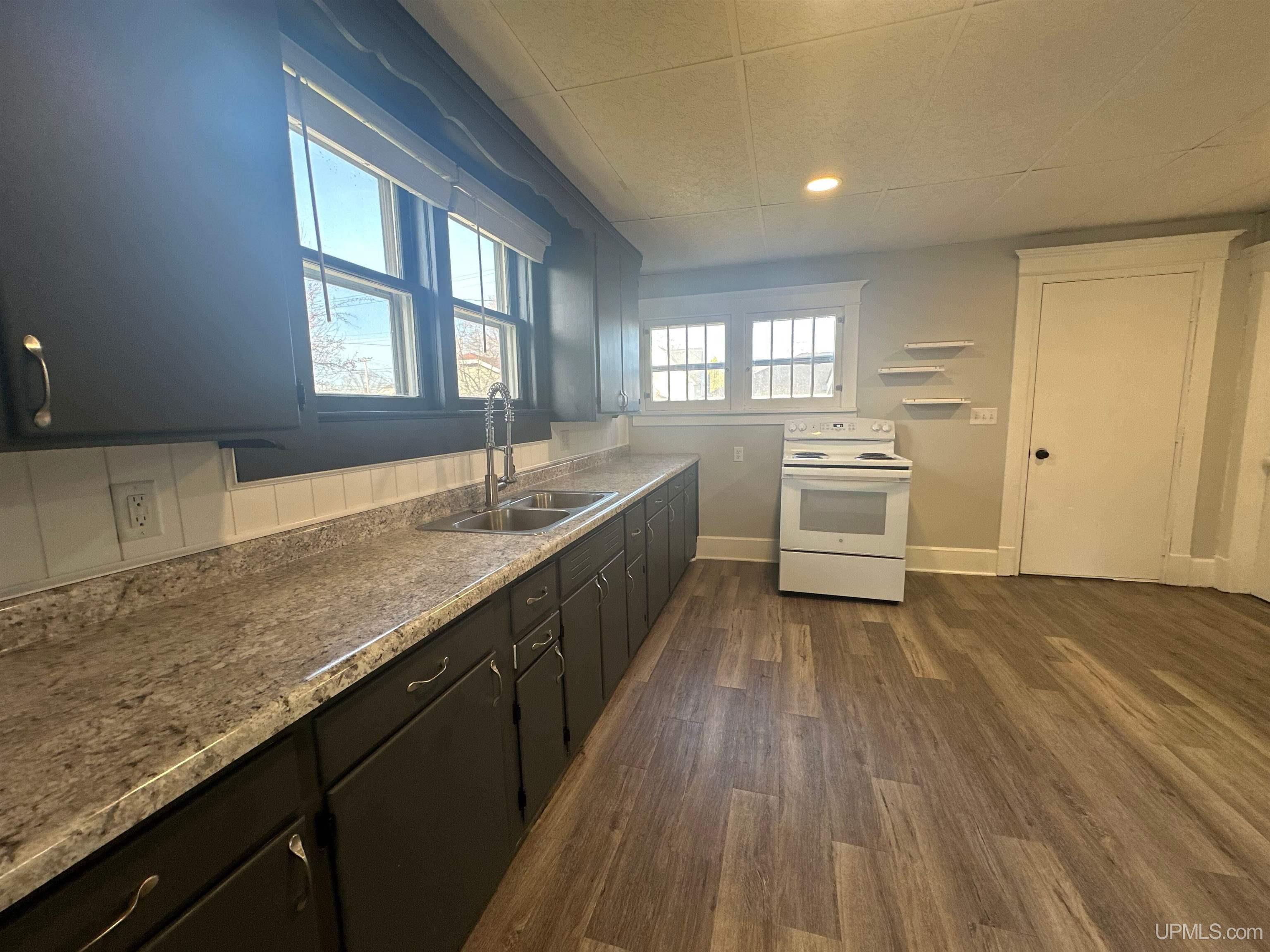 910 South 13th Street Escanaba, MI 49829 - Photo 7 of 13