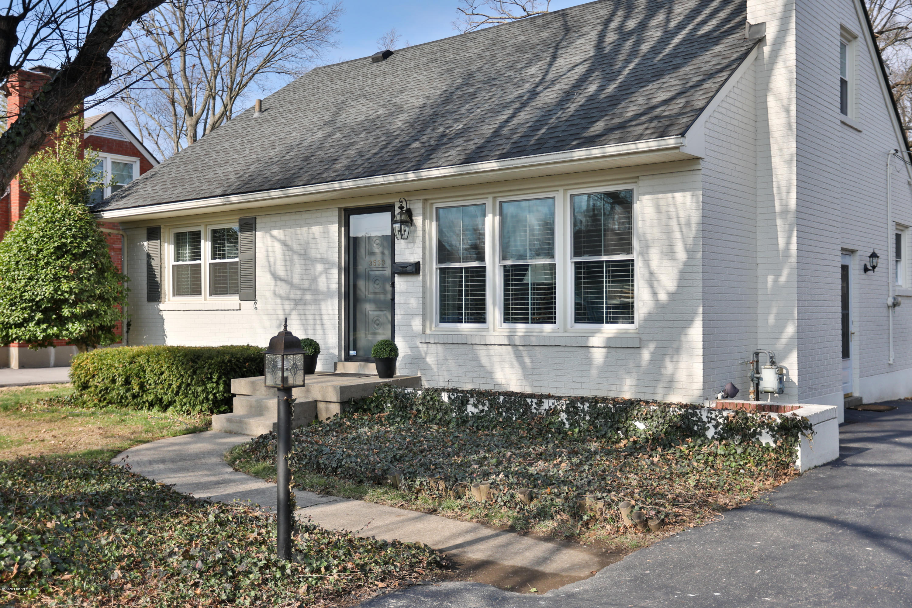 3533 Hughes Road Louisville, KY 40207 - Photo 2 of 43 Front of home