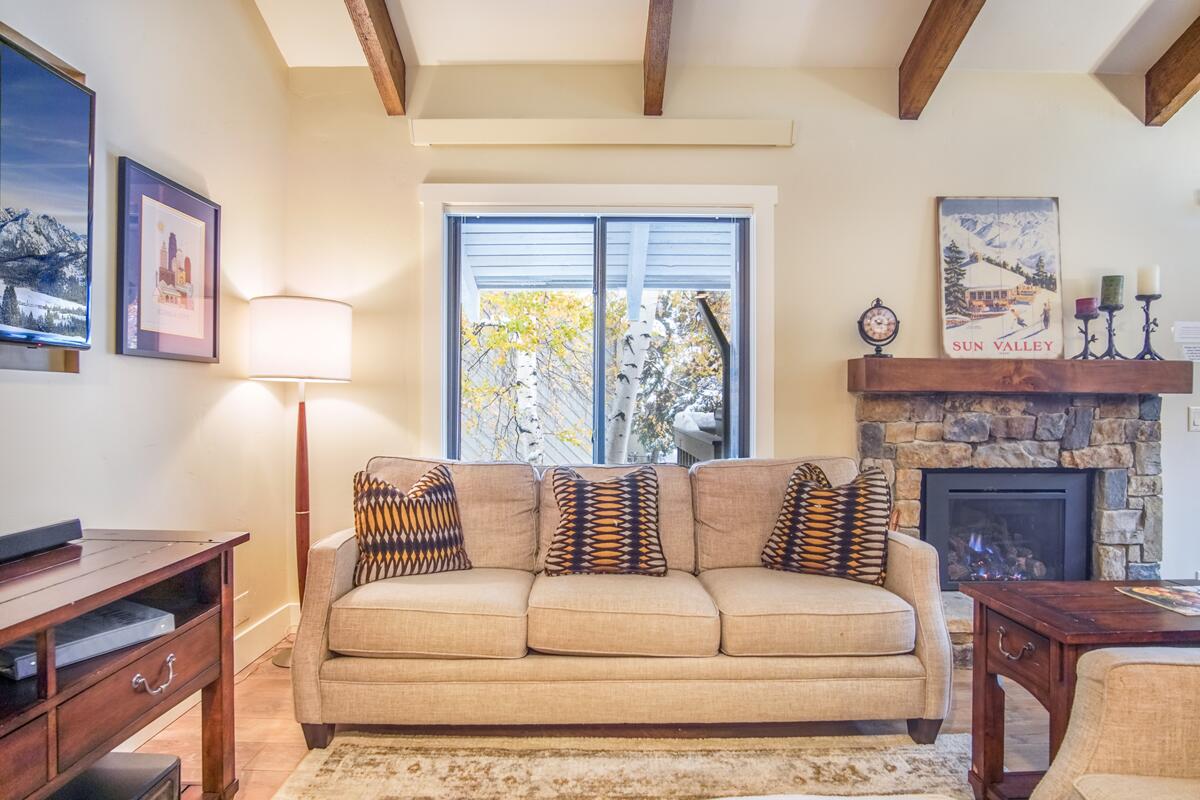 340 River Street West, Unit 140 Ketchum, ID 83340 - Photo 2 of 17 Living Room
