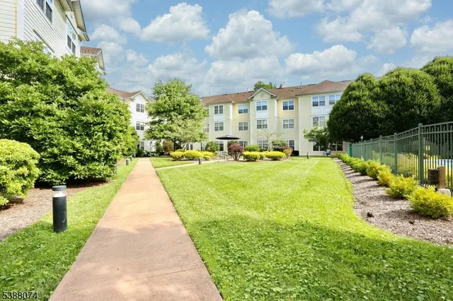 a view of a fountain in front of a building
