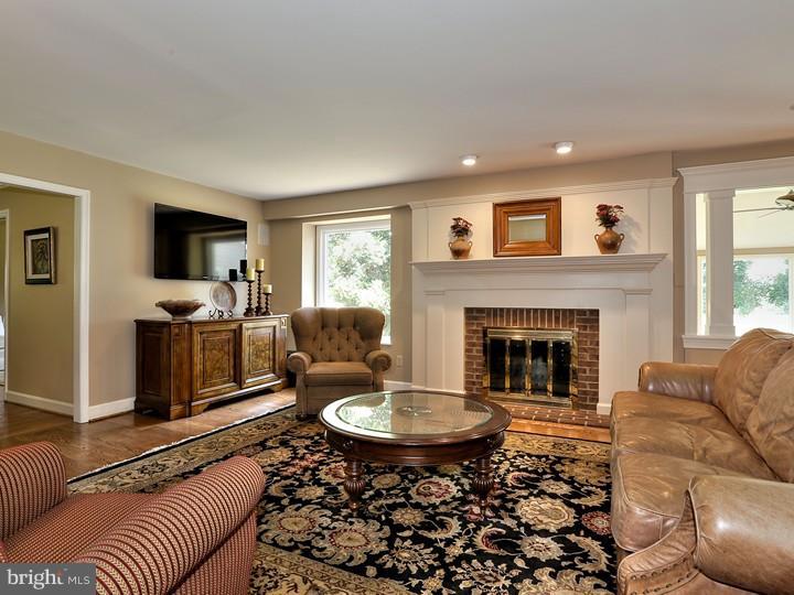 595 Sentinel Road Moorestown, NJ 08057 - Photo 7 of 25 Family Room