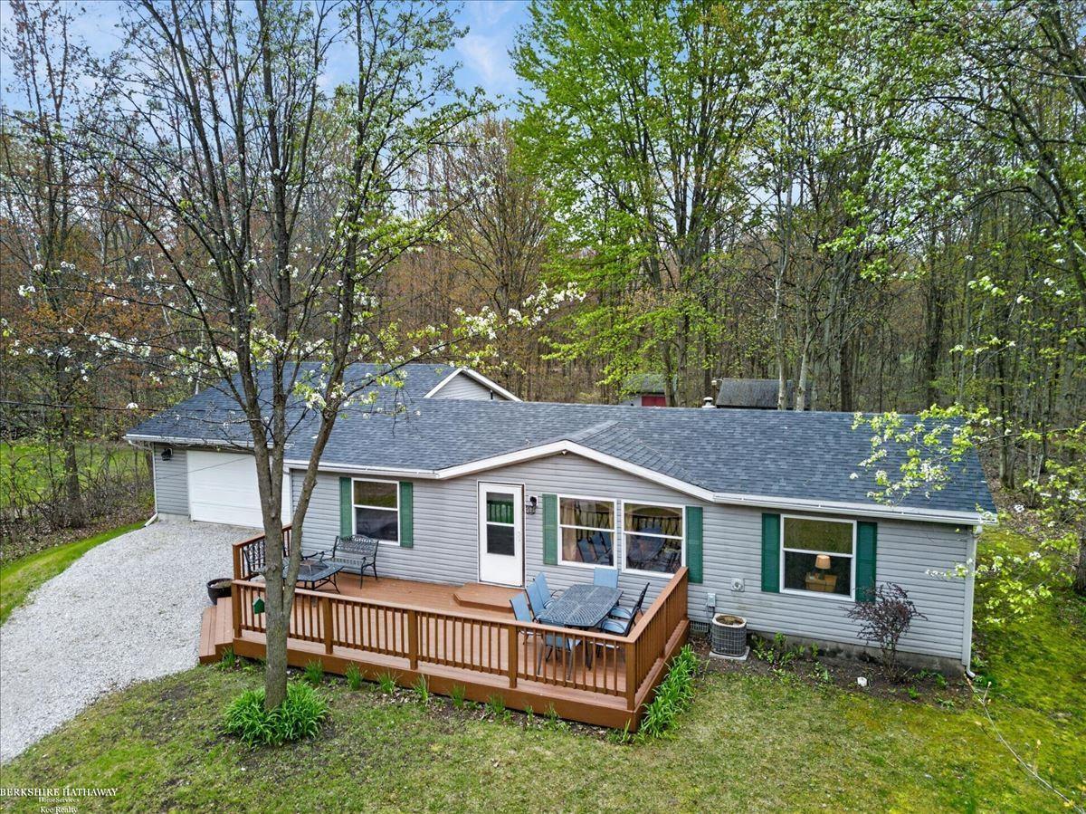 4808 North Water Road Sanford, MI 48657 - Photo 4 of 36