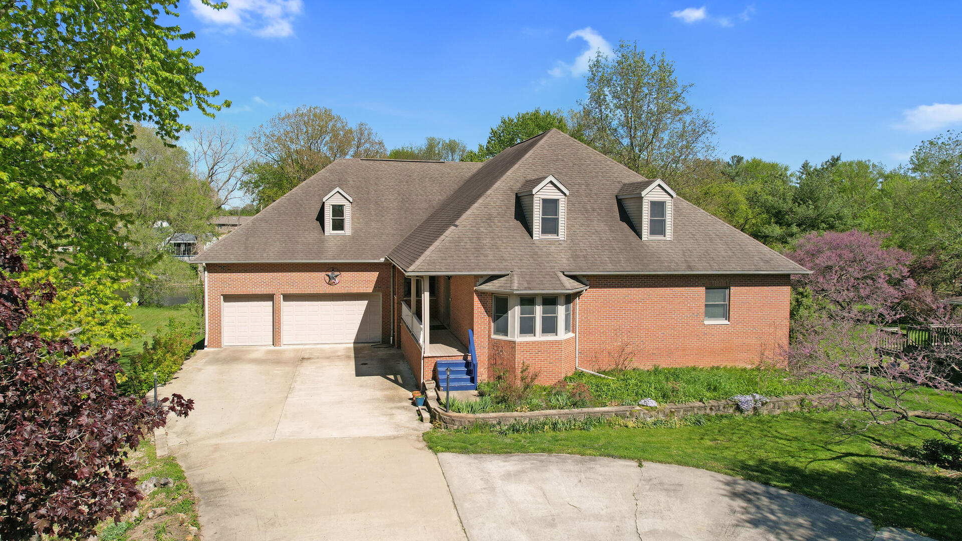 408 South Spring Lake Road Mahomet, IL 61853 - Photo 2 of 64 a front view of house with yard and green space
