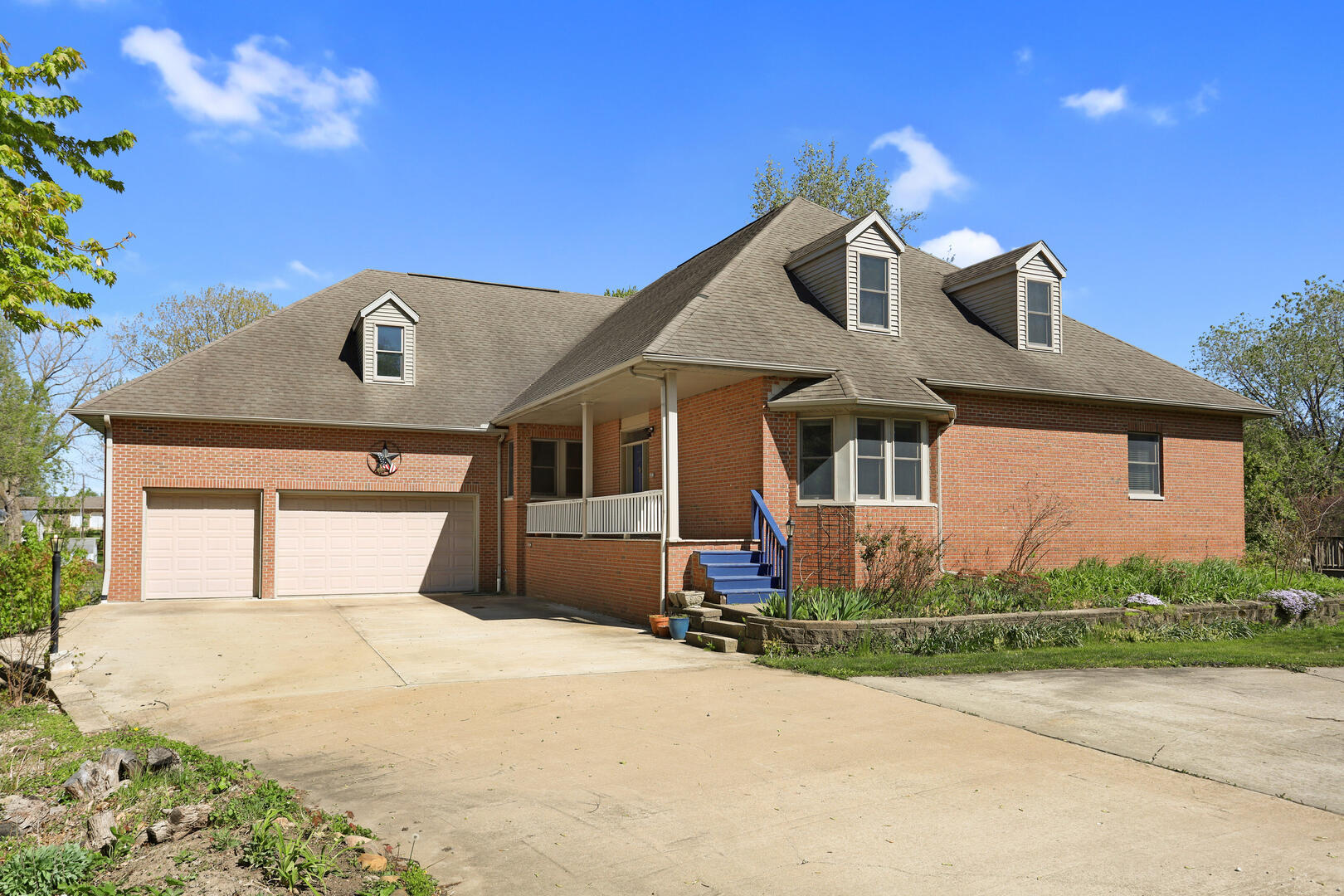 408 South Spring Lake Road Mahomet, IL 61853 - Photo 7 of 64 a front view of a house with a yard and garage