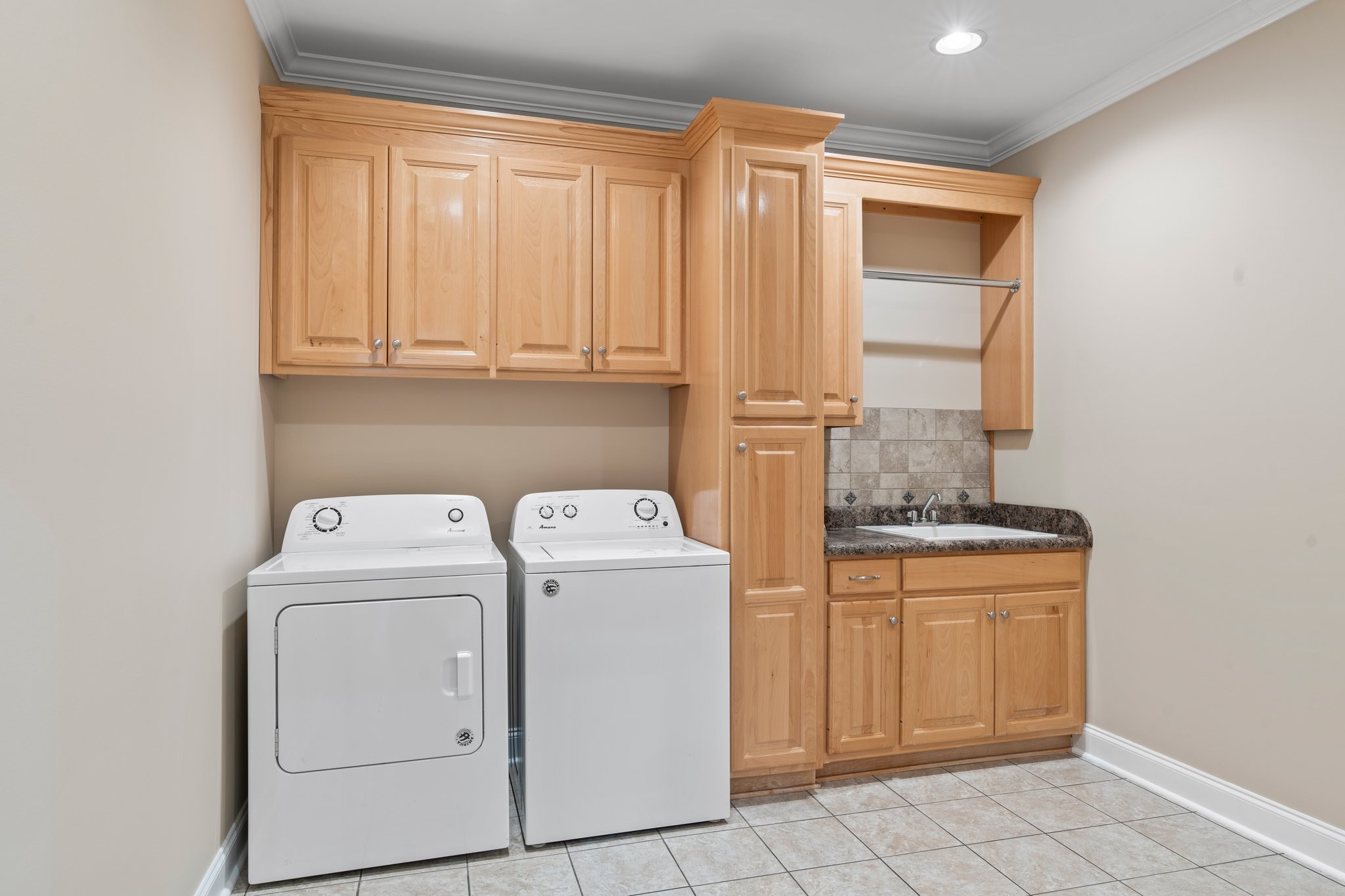 545 Pickney Road Winchester, TN 37398 - Photo 15 of 39 a utility room with dryer and washer