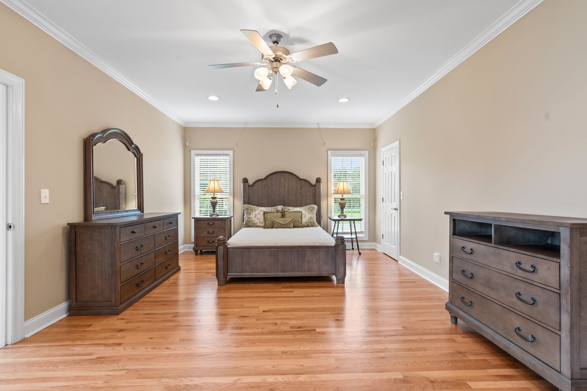 545 Pickney Road Winchester, TN 37398 - Photo 17 of 39 a living room with furniture and wooden floor