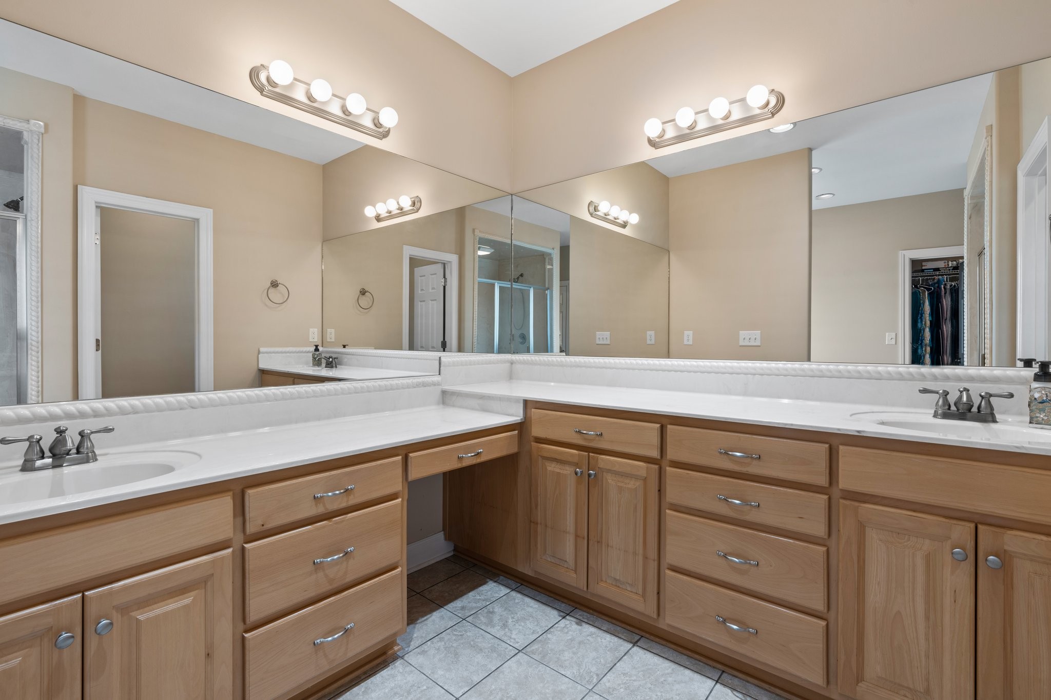 545 Pickney Road Winchester, TN 37398 - Photo 19 of 39 a bathroom with double vanity sink and a mirror
