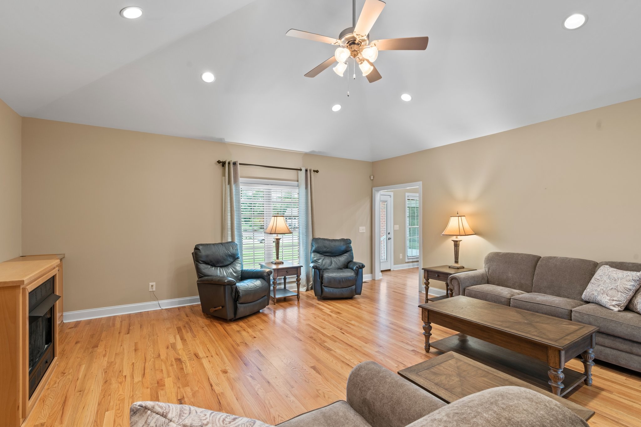545 Pickney Road Winchester, TN 37398 - Photo 23 of 39 a living room with furniture and wooden floor