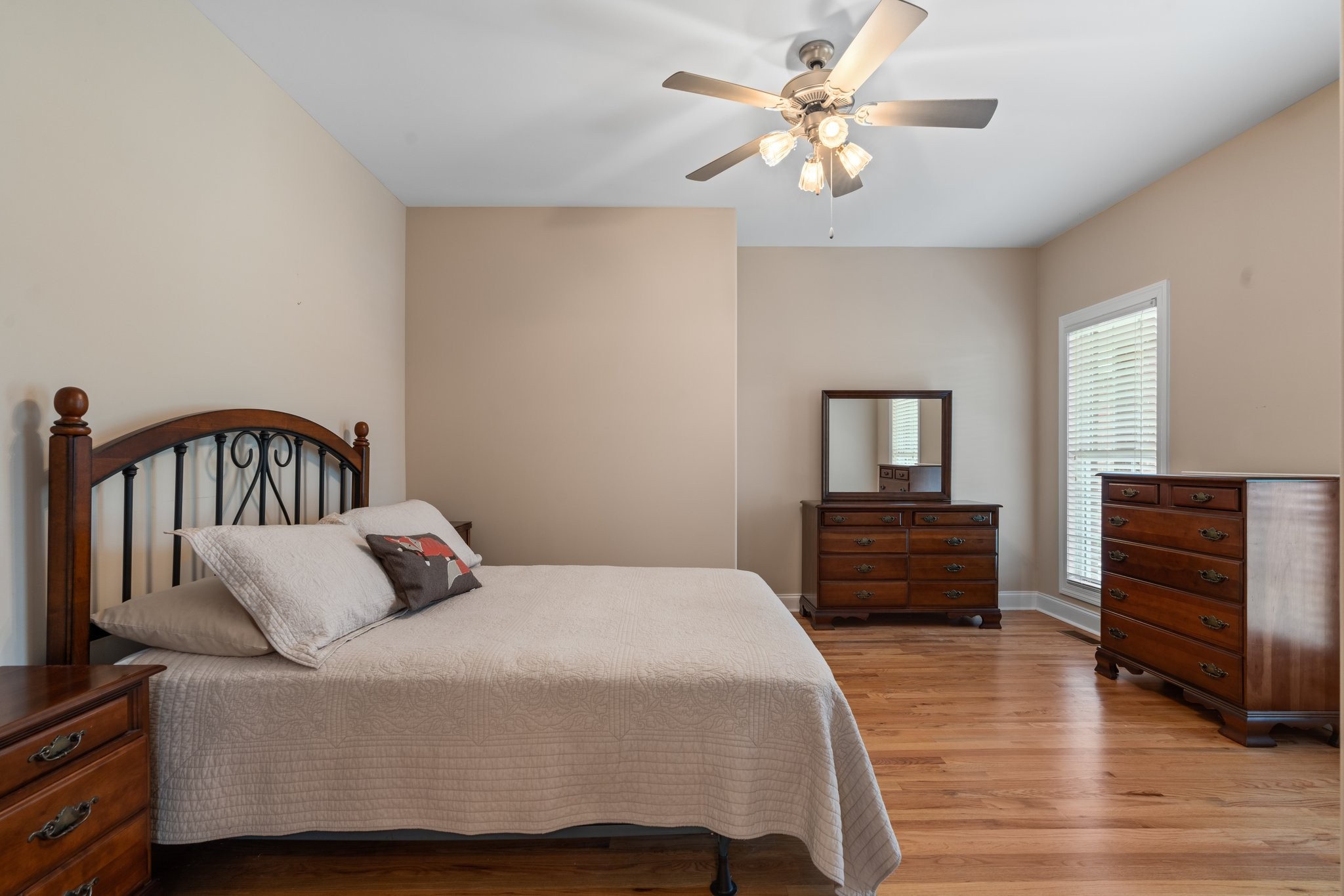 545 Pickney Road Winchester, TN 37398 - Photo 31 of 39 a bedroom with a bed and dresser