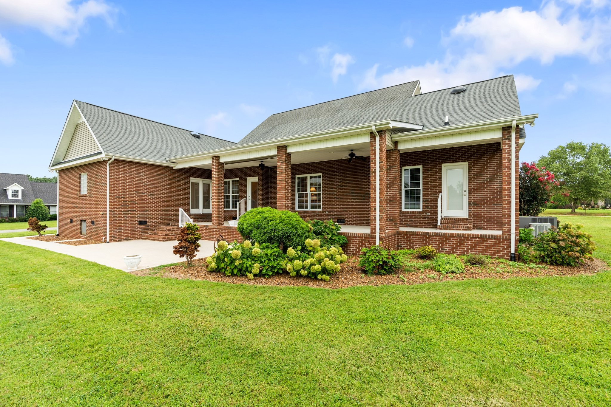 545 Pickney Road Winchester, TN 37398 - Photo 7 of 39 a front view of a house with garden