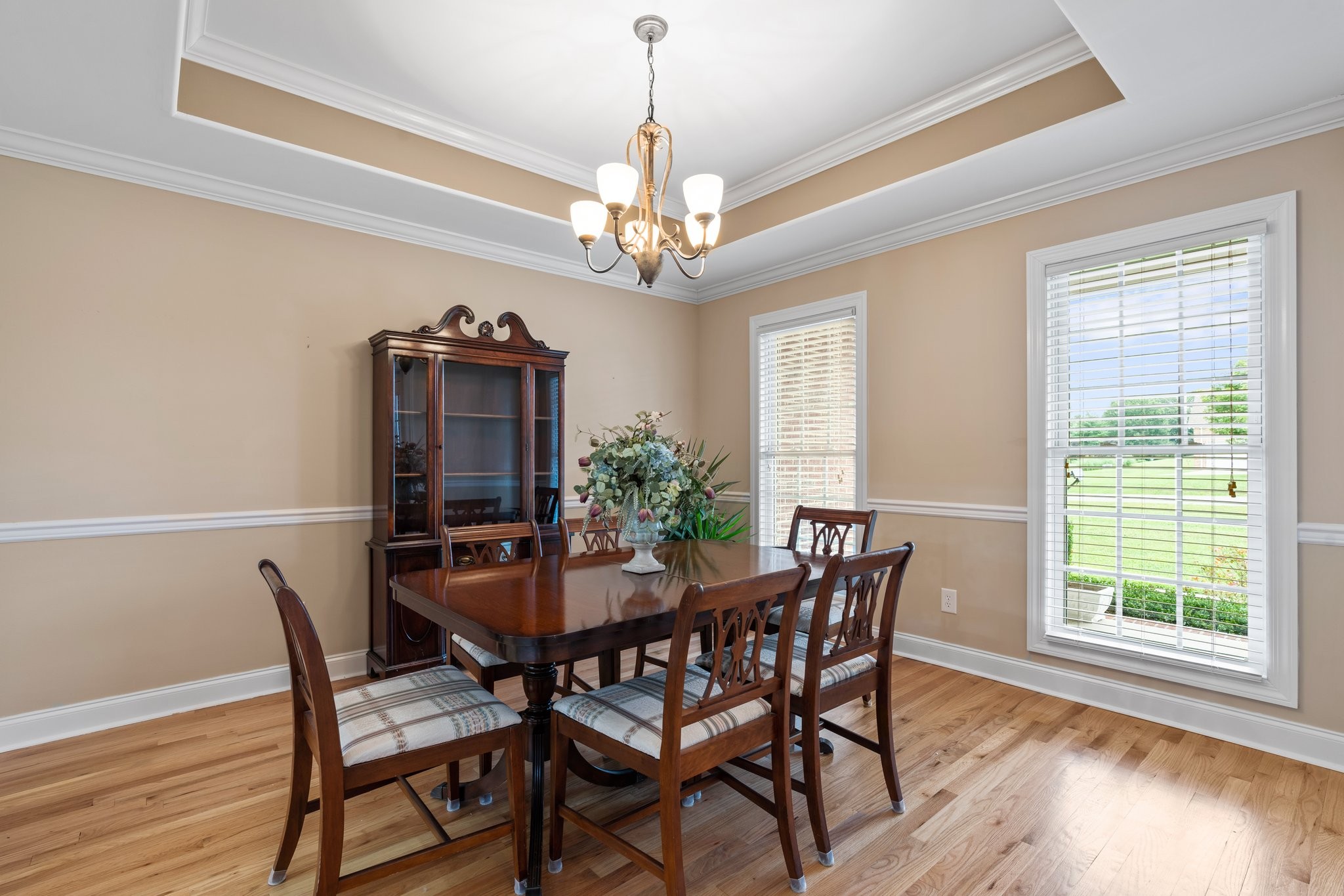 545 Pickney Road Winchester, TN 37398 - Photo 9 of 39 a dining room with furniture a chandelier and wooden floor