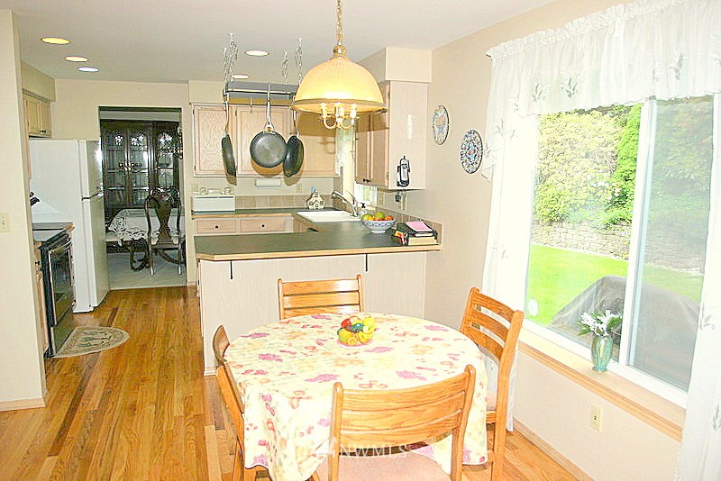 2024 239th Place Southeast Bothell, WA 98021 - Photo 4 of 10