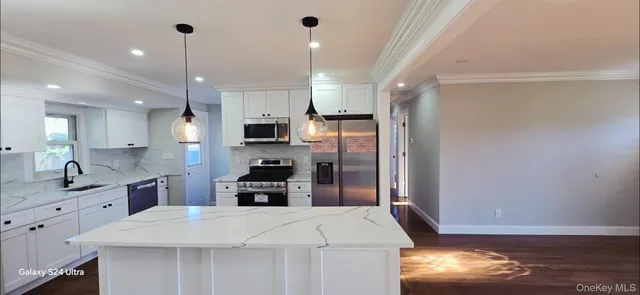 $695,000 | 125 Burlington Avenue, Deer Park, NY 11729