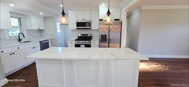 $695,000 | 125 Burlington Avenue, Deer Park, NY 11729