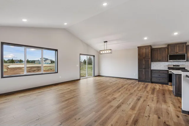 $550,000 | 21477 Cottonwood Street Northwest, Oak Grove, MN 55011