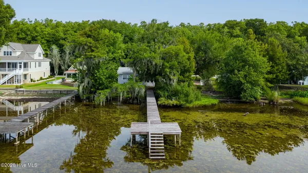 $599,000 | 704 Canal Cove Road, Lake Waccamaw, NC 28450